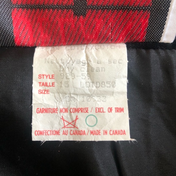 Vintage 80s black velvet pencil skirt
size:15
Made in Canada 🇨🇦 - Picture 5 of 5